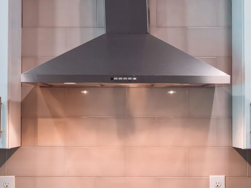 Vệ sinh chụp hút khói inox đúng cách để bền và an toàn